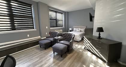 NYC Commuter’s Oasis: Modern Studio Near PATH