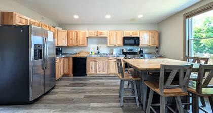 Village Overlook: Spacious 5 BR + Prime Location