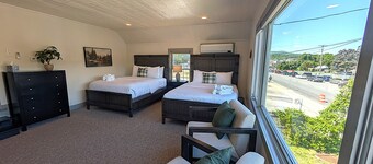 Village Overlook: Spacious 5 BR + Prime Location