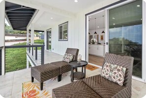 Terrace/patio - Kona Charmer: Ocean View, Arcade Room (Kailua-Kona)