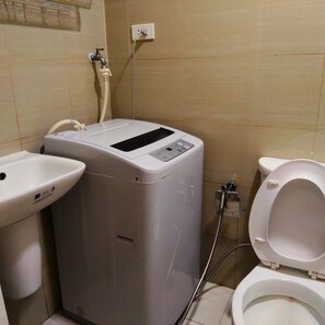 Basic Apartment - Mall of Asia - ASEANA Central (Pasay)