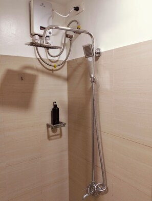 Basic Apartment | Bathroom | Shower, hair dryer, towels - Mall of Asia - ASEANA Central (Pasay)