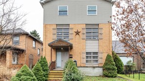A two-story building with a central entrance, a star decoration above the door, and a brick facade. - Spacious 2BR Apt • Free Parking • Baden (Baden)