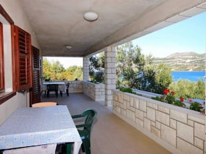 Outdoor dining - Angenehme Wohnung mit Garten und Barbecue by Interhome (Korčula)