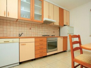 Frigorifero, forno, lavastoviglie, pentole/stoviglie/utensili