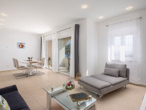 TV - Daria 3 by Interhome (Omiš)