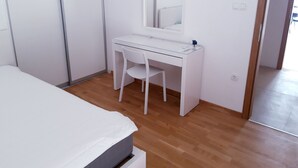 Unclassified image, 3 of 15, button - Modernes Apartment mit Meerblick in Strandnähe by Interhome (Trogir/Slatine)