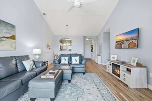Smart TV - Tide N Tee Resort Condo w Mega Pool Near Beach (North Myrtle Beach)