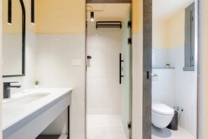 A modern bathroom with a shower, toilet, and sink. - Studio Apartments Downtown Alexandria Menascehouse (Alexandria)
