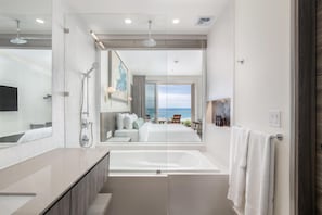 A modern bathroom with a large bathtub, a shower, and a vanity. - Clarita S Beach Bar Resort (Jacó)
