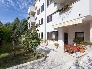 Outdoor dining - Wohnung mit Garten in der Nähe des Zentrums by Interhome (Pula)