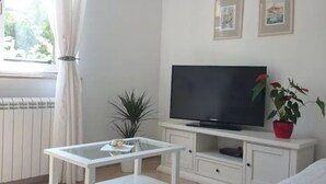Unclassified image, 2 of 37, button - Wohnung mit Garten in der Nähe des Zentrums by Interhome (Pula)