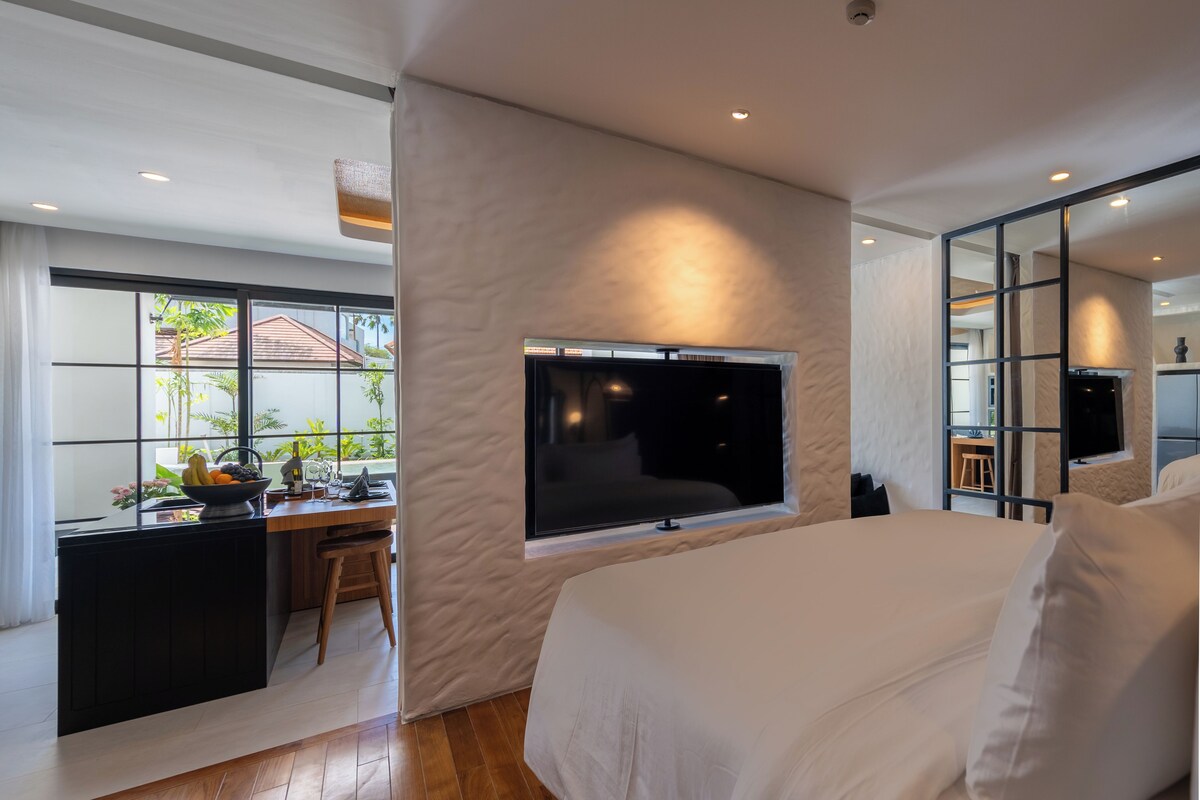ONE BEDROOM STUDIO