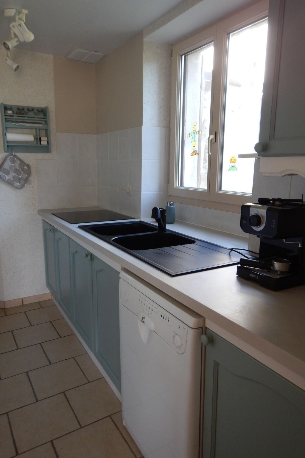 Fridge, microwave, dishwasher, cookware/dishes/utensils