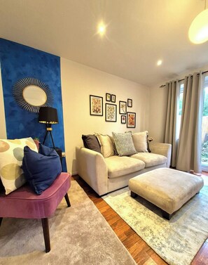 TV - Elegant 2-Bed Home - Prime City Centre Location (Leicester)