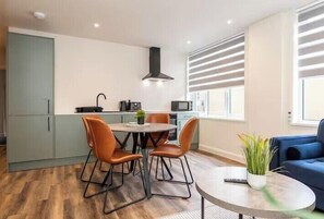 Dining - Den 5 - Modern Studio Close to LCFc Stadium (Leicester)
