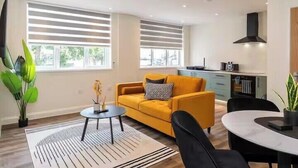 TV - Beautiful 1 Bedroom Apartment near City Centre (Leicester)