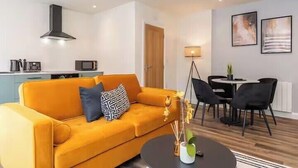 TV - Beautiful 1 Bedroom Apartment near City Centre (Leicester)