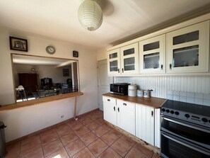 Private kitchen - Haus in der Nähe von Meer und Bergen, atemberaubende Aussicht. by Interhome (Calcatoggio)
