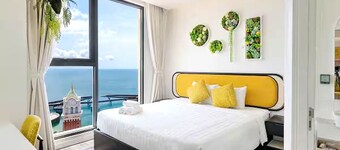 SEA & FIREWORKS VIEW 2 BEDROOM APARTMENT