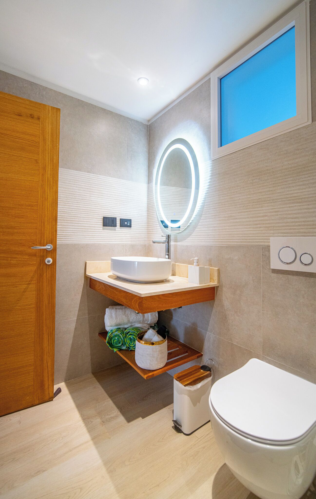 Dusj, hårføner, bidé og såpe