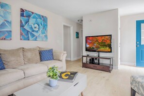 TV, fireplace, offices - 8 Min to Downtown - 3rd Night Discount on Weekends (Raleigh)