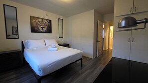 1 chambre, fer et planche à repasser, accès au Wi-Fi (inclus)