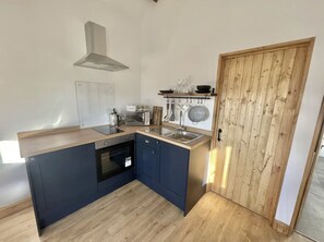 Microwave, oven, high chair - Furze Barn, Brendon Hill on Exmoor (Nr Watchet)