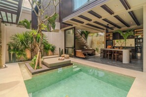 华丽别墅, 1 间卧室, 简易厨房, 泳池景观 | 室外用餐