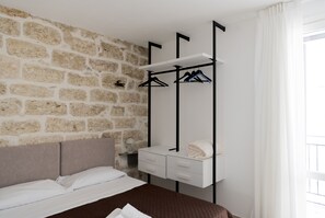 1 chambre, lit parapluie, Wi-Fi gratuit, draps fournis