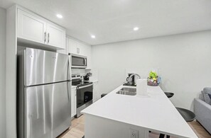 Private kitchen - Cozy Luxury brand new 1 Bedroom Townhome in a quiet neighborhood near to airport (Calgary)