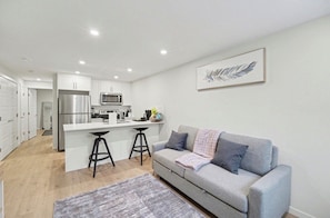 Smart TV - Cozy Luxury brand new 1 Bedroom Townhome in a quiet neighborhood near to airport (Calgary)