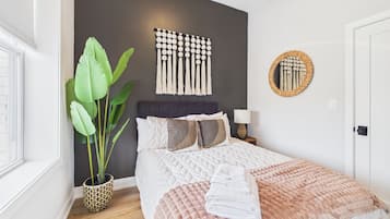 2 bedrooms, iron/ironing board, free WiFi, bed sheets
