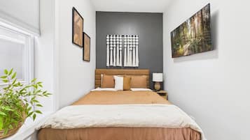 2 bedrooms, iron/ironing board, travel crib, WiFi (free)