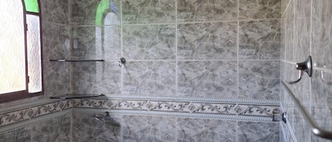 Handdukar, tvål, schampo och toalettpapper