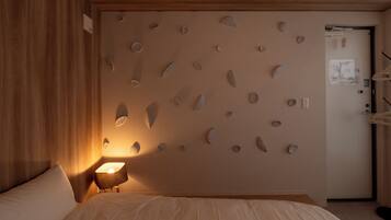 3 slaapkamers, een bureau, een strijkplank/strijkijzer, reisbedje