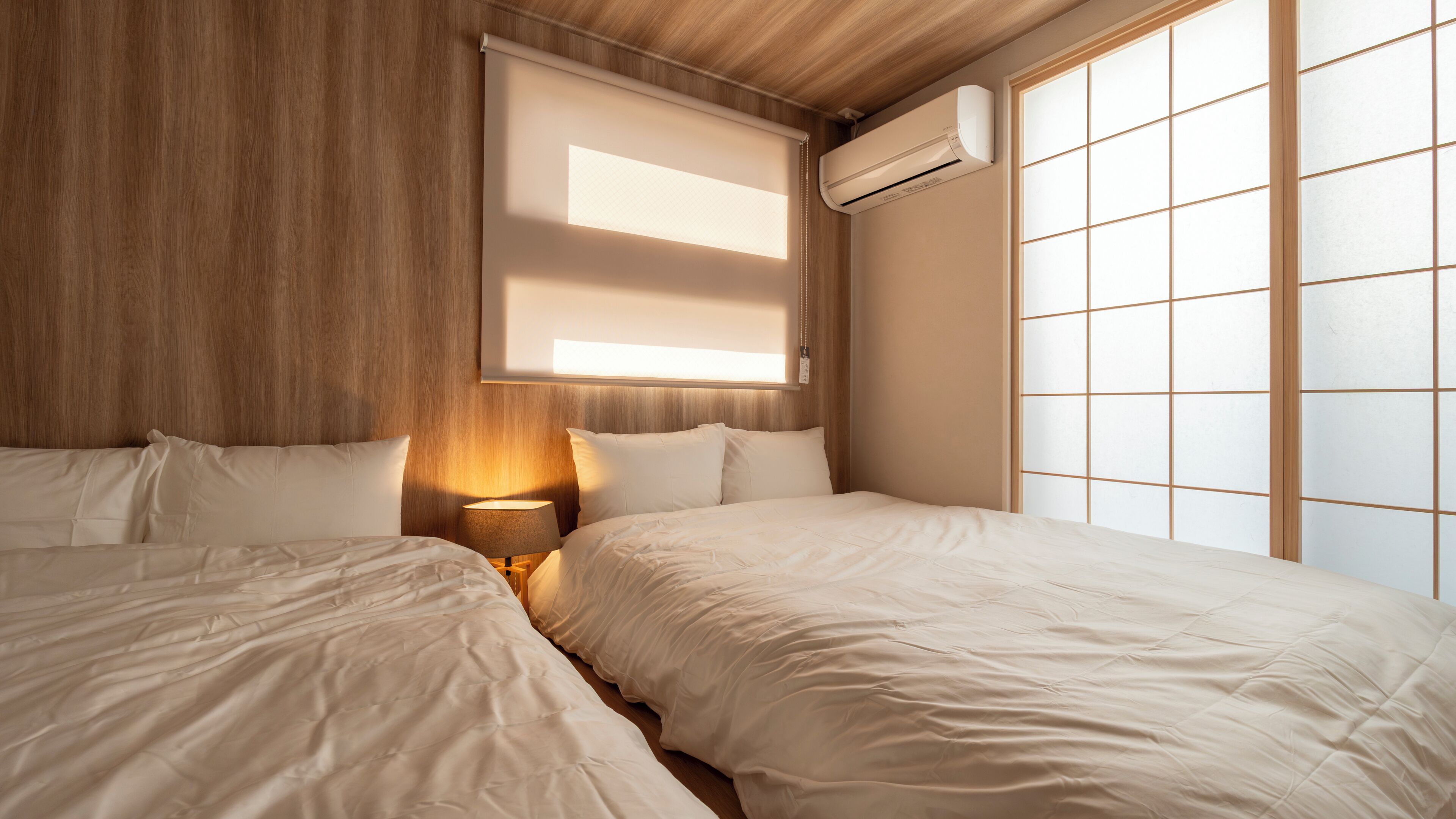 3 室のベッドルーム、デスク、アイロン / アイロン台、旅行用ベビーベッド