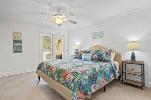 2 bedrooms, iron/ironing board, WiFi, bed sheets - Condo: Walk to Beach & Casino (Biloxi)