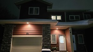 Unclassified image, 4 of 13, button - A cozy, modern, and peaceful getaway. (Brandon)