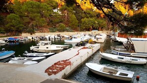 Marina - After All Wohnung mit Pool in Mandre, Pag by Interhome (Kolan)