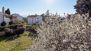 A residential area with houses, a clear sky, and a sunlit landscape. - für 4 Personen ca. 75 m² in Punat, Adriaküs by Interhome (Krk/Punat)