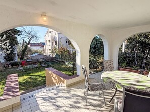 Outdoor dining - für 4 Personen ca. 75 m² in Punat, Adriaküs by Interhome (Krk/Punat)