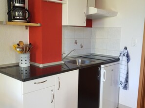 Fridge, microwave, cookware/dishes/utensils - Ginkgo 4 by Interhome (Pula/Banjole)