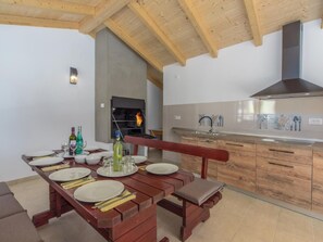 Dining - in Pjescana Uvala mit Garten, Grill by Interhome (Bokordici)