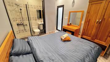 Deluxe Double Room | Desk, iron/ironing board, free WiFi, bed sheets