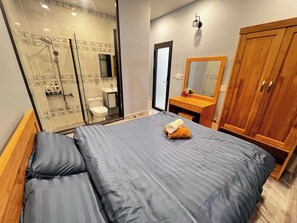 Deluxe Double Room | Desk, iron/ironing board, free WiFi, bed sheets - Chan Am Nem Em Homestay (Da Lat)