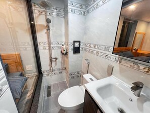 Basic House, Balcony, Mountain View - Chan Am Nem Em Homestay (Da Lat city)