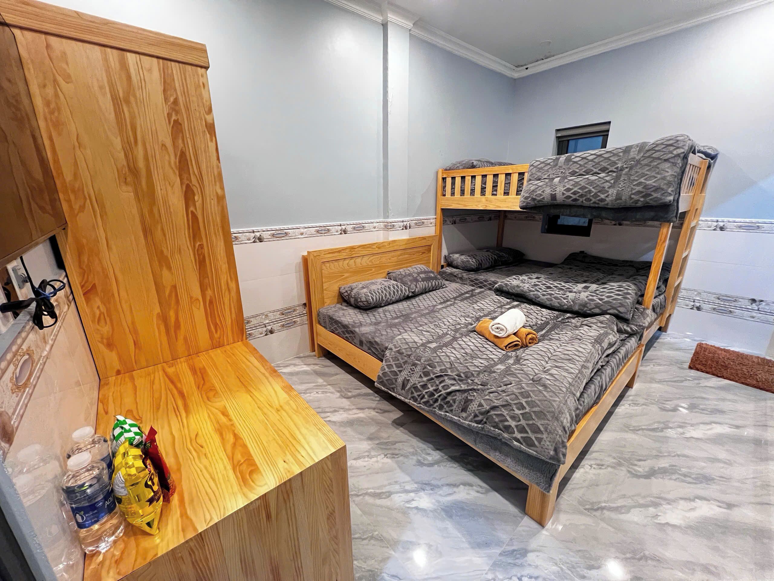 Family Twin Room | Desk, iron/ironing board, free WiFi, bed sheets