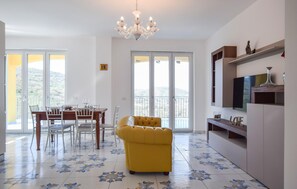 Smart TV - Stunning apartment in Laureana Cilento (Laureana Cilento)