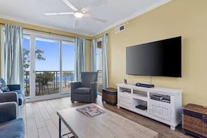 Living area - Oceanfront Condo with 2 Pools (Gulfport)